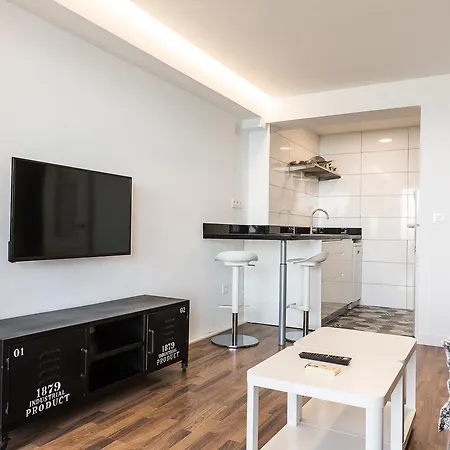 Amazing Sea Views With Ac Two Min Apartment