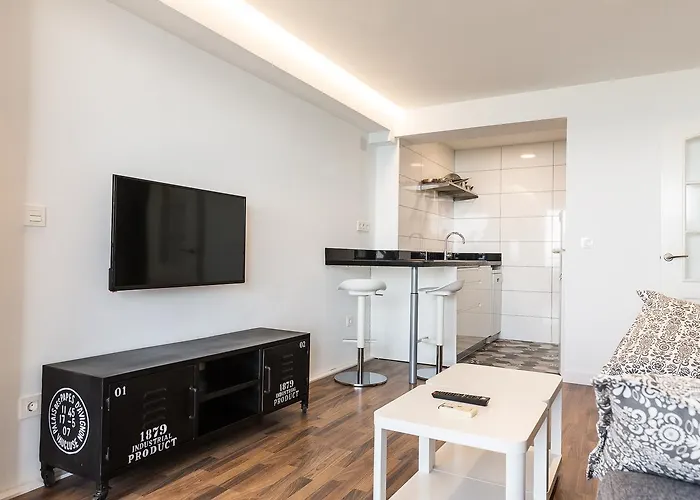 Amazing Sea Views With Ac Two Min Apartment